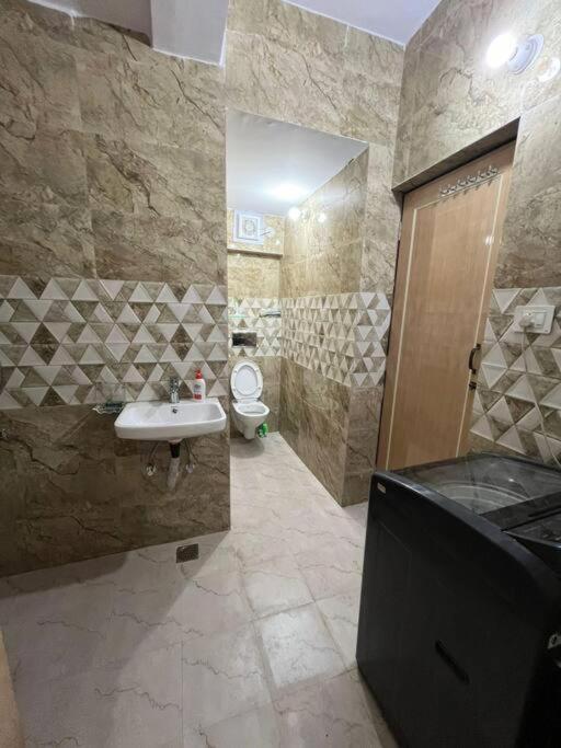 Divine India Service 3bhk,j-267 Apartment