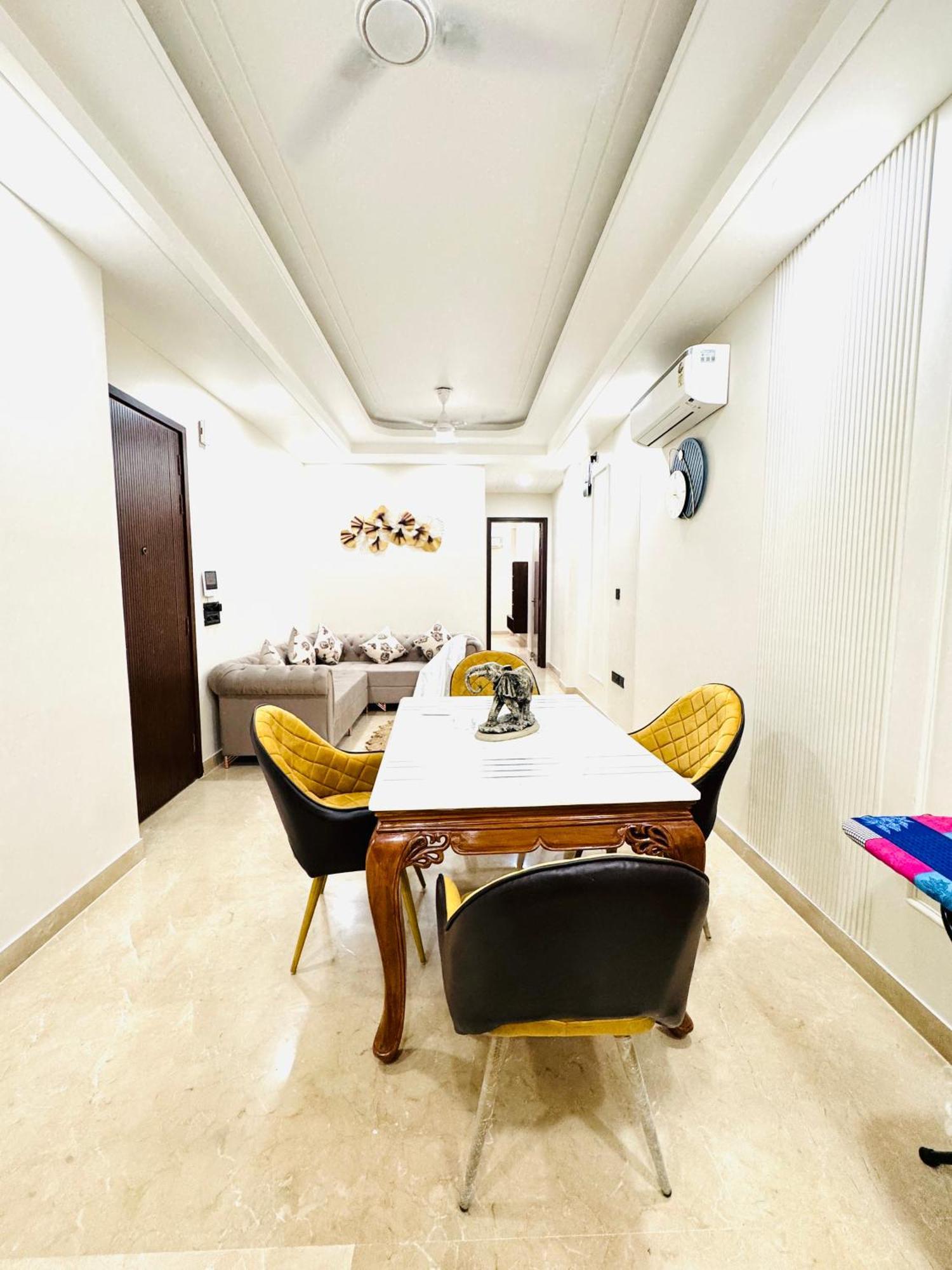 Divine India Service 3bhk,j-267 Apartment *