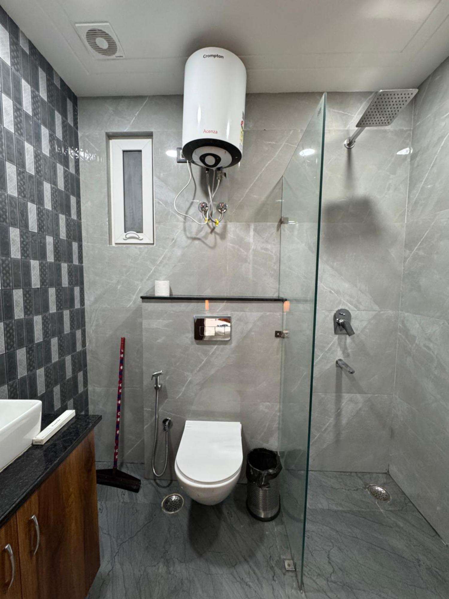 Divine India Service 3bhk,j-267 * New Delhi