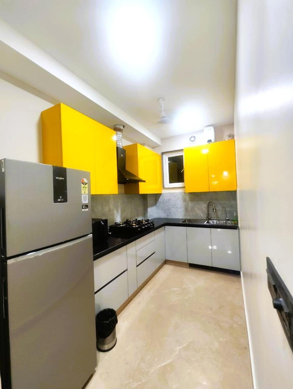 Apartment Divine India Service 3bhk,j-267 New Delhi
