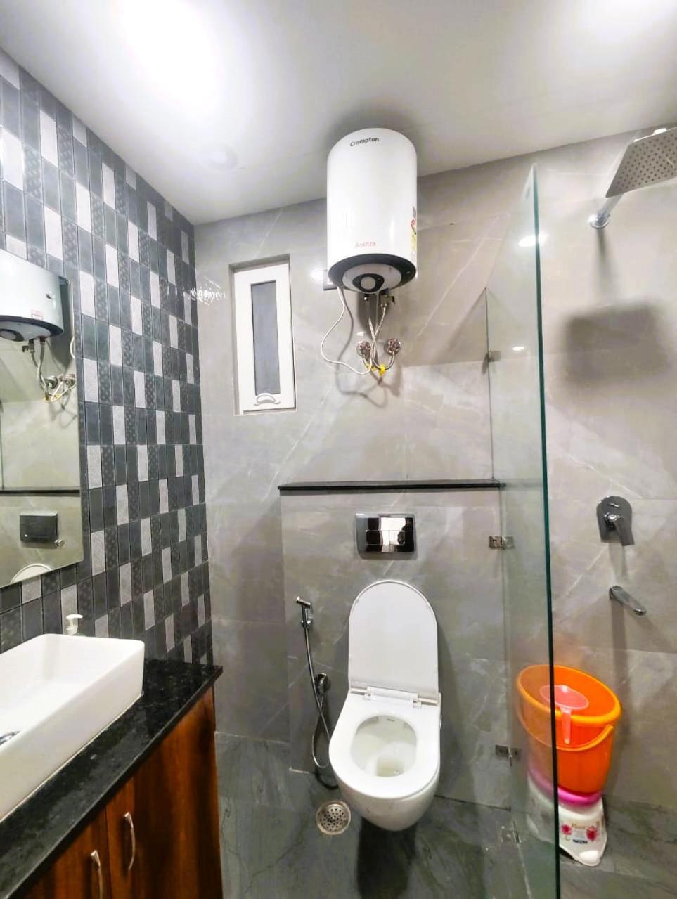 Divine India Service 3bhk,j-267 Apartment *