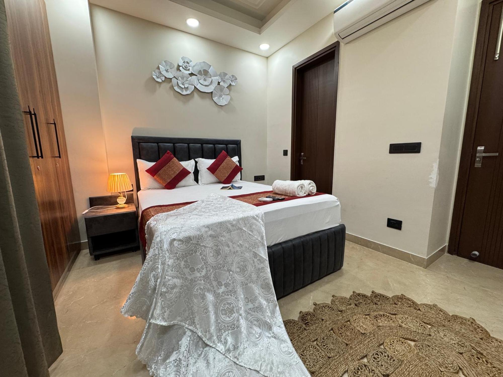 Divine India Service 3bhk,j-267 Apartment