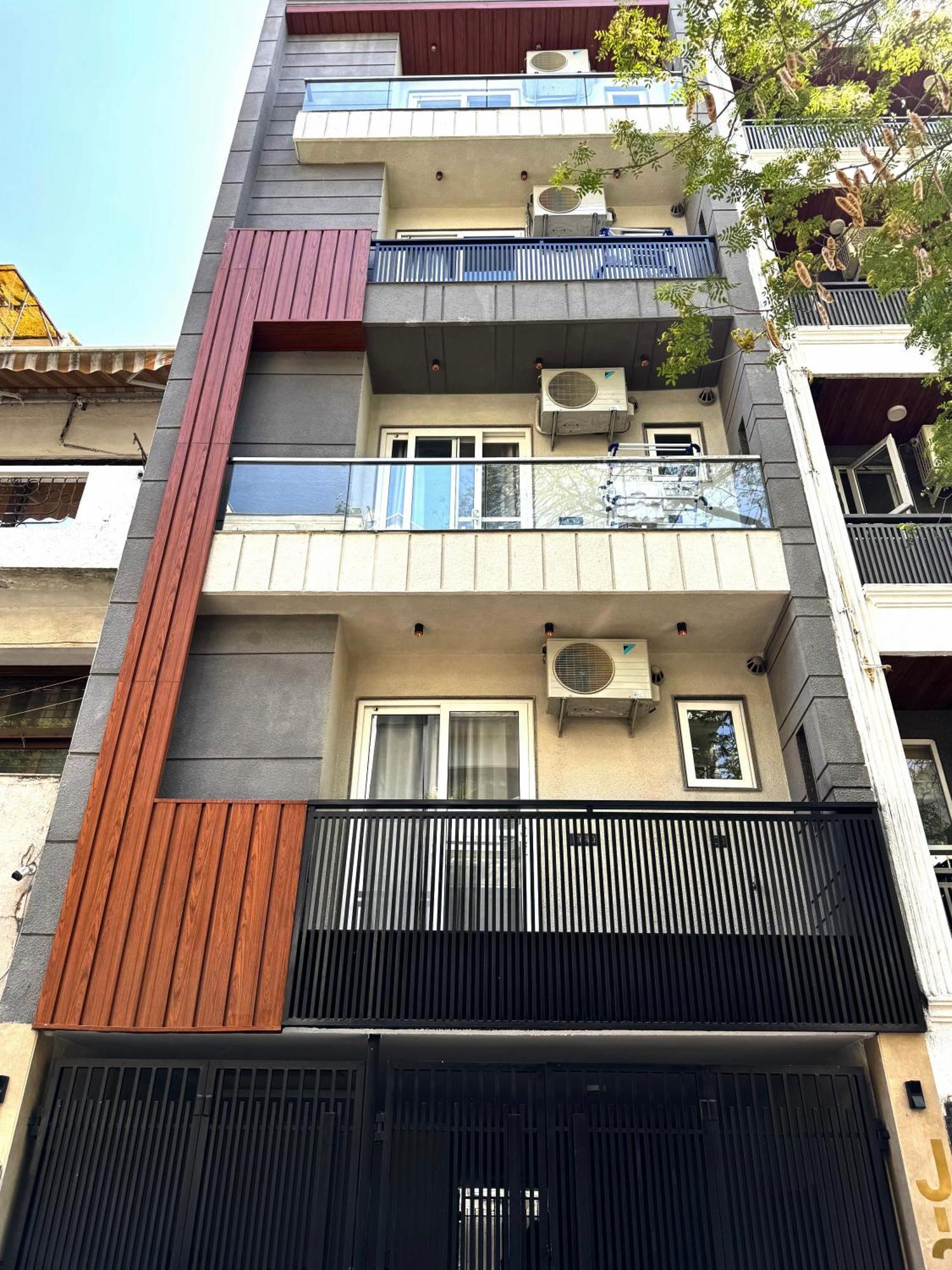 Apartment Divine India Service 3bhk,j-267 New Delhi